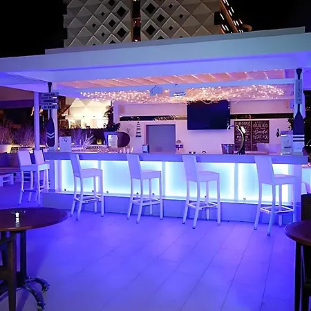 Supreme Adults Only 4* İcmeler